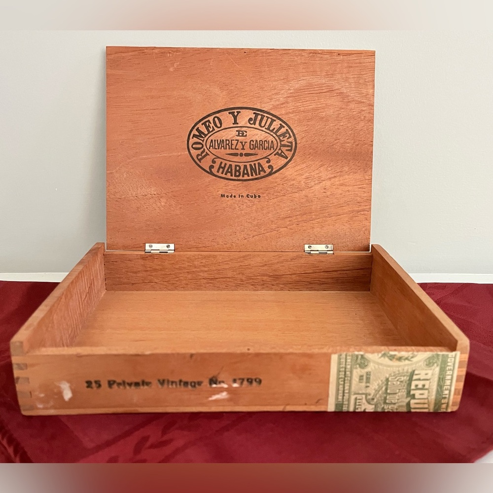 Romeo Y Julieta Vintage Wooden Cuban Cigar Box Havana Cigars